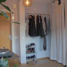 Motorized clothes rack
