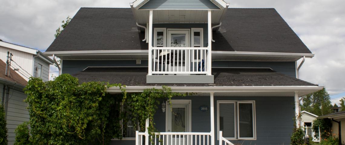 The frontnof the house