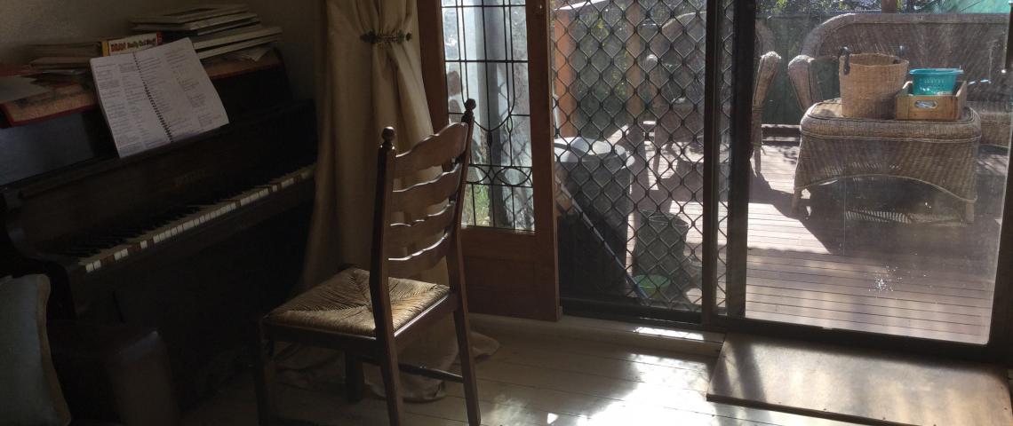 2nd living with porch